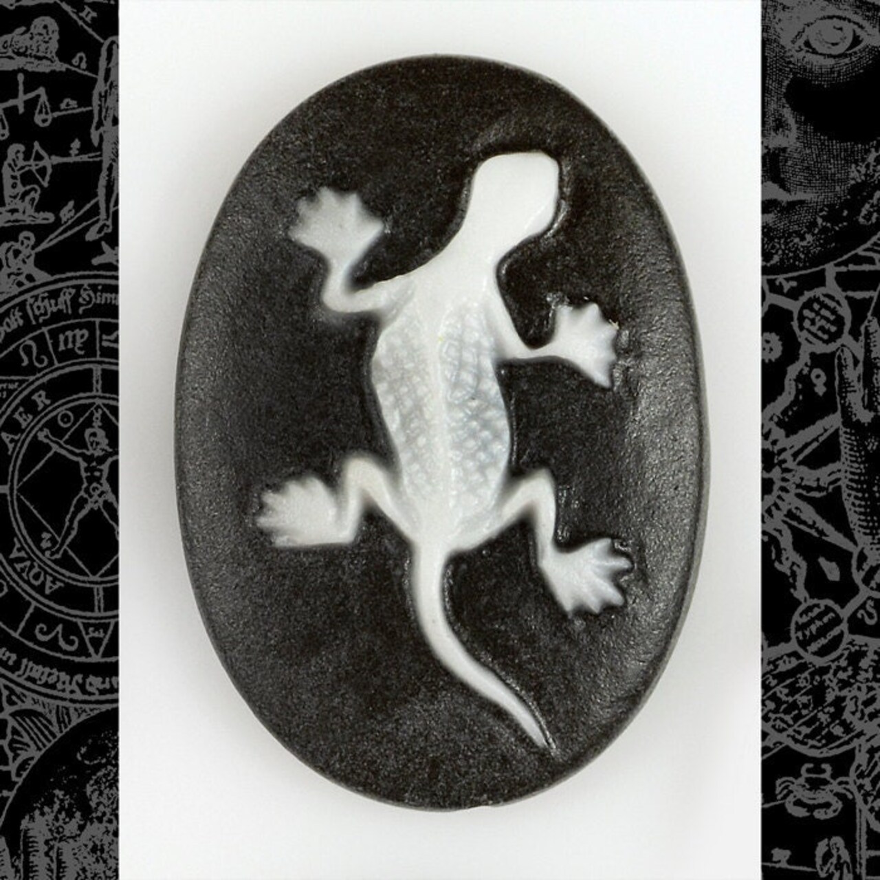 Black and White Lizard Gecko Resin Cameos 18mm x 25mm - Set of Four - CAM64